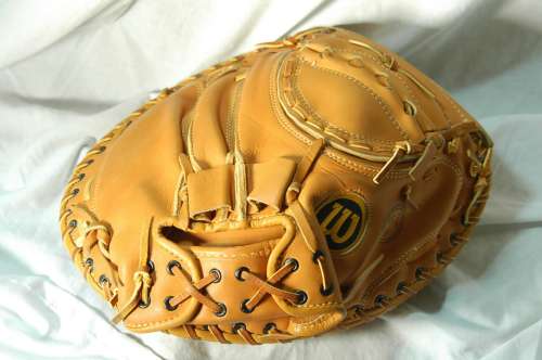 Wilson 1139 Large Knuckle Ball Catchers Mitt Back